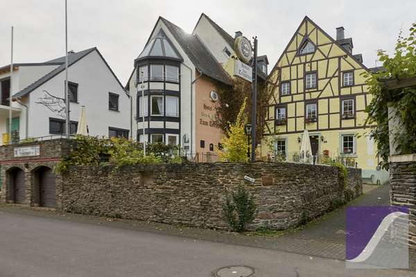 Lösnich: Gästehaus mit Betreiberwohnung und Moselblick