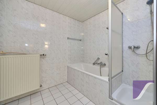 Bernkastel-Kues: 4-Zi.-Wohnung mit 2 Balkonen und Burgblick