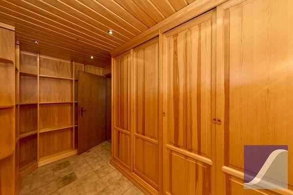 Veldenz: Zweifamilienhaus mit ELW und Fernblick