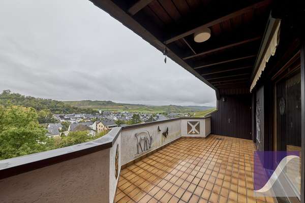 Veldenz: Zweifamilienhaus mit ELW und Fernblick