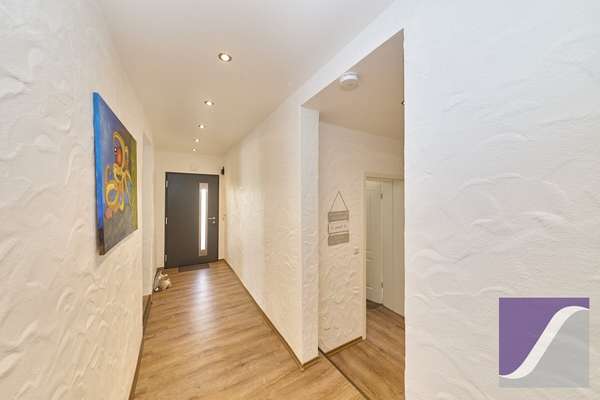 Bernkastel-Kues: Mehrfamilienhaus mit 7 PKW-Stellplätzen