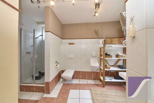 Ürzig: Wohnhaus mit 8 Zi., Panoramablick und Garten