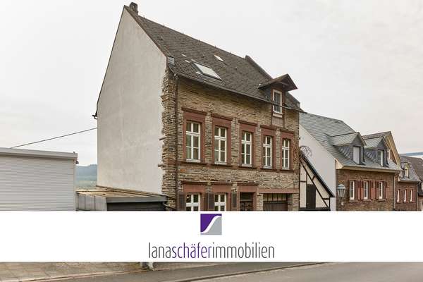 Ürzig: Wohnhaus mit Garage, Garten und Panoramablick
