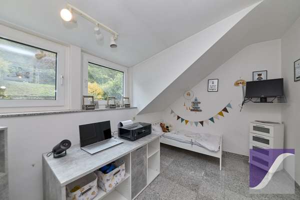 Bernkastel-Kues: Besonderes Anwesen mit parkartigem Garten