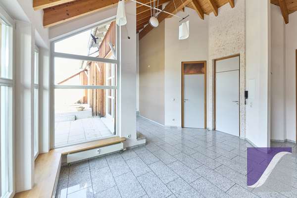 Lieser: 5-Zi.-Wohnung mit Dachterrasse und Fernblick