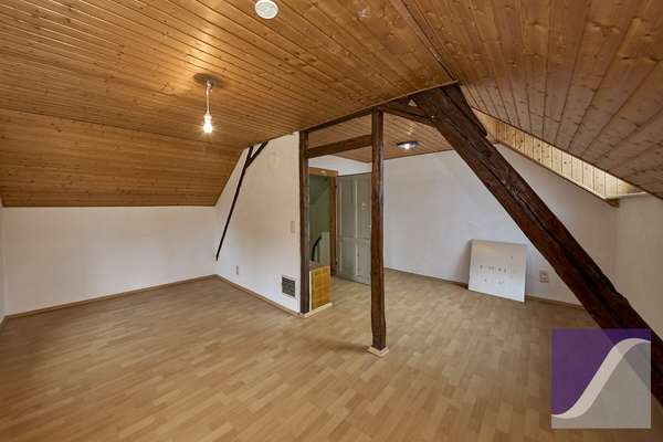 Mülheim: Zwei Häuser mit Garten und Parkplätzen zu einem Kaufpreis