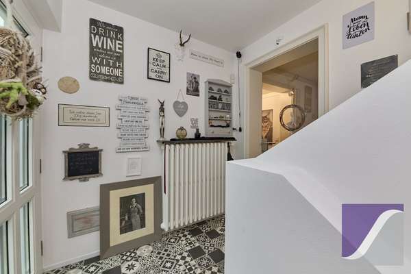 Bernkastel-Kues: Besonderes Anwesen mit parkartigem Garten und Garagen