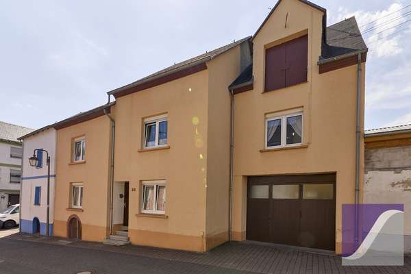 Kröv: Wohnhaus mit Innenhof und Garten
