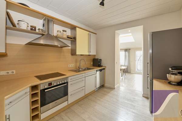 Ürzig: Wohnhaus mit 8 Zi., Panoramablick und Garten