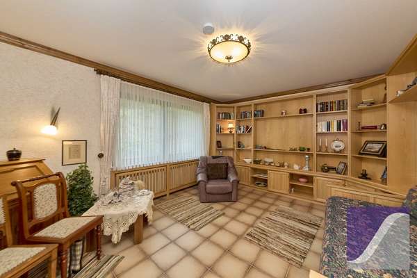 Veldenz: Zweifamilienhaus mit ELW und Fernblick