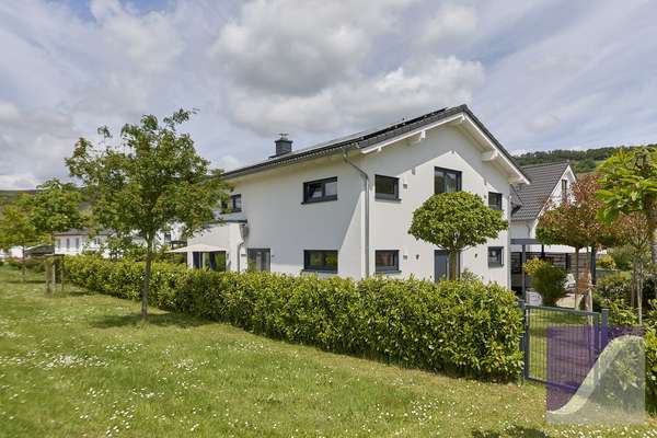 Köwerich: Exklusives Einfamilienhaus in traumhafter Weinbergslage