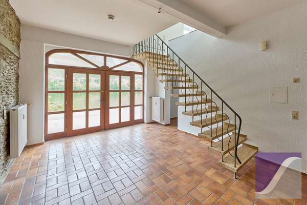 Bernkastel-Kues: Wohnhaus mit Garten und unverbaubarem Moselblick
