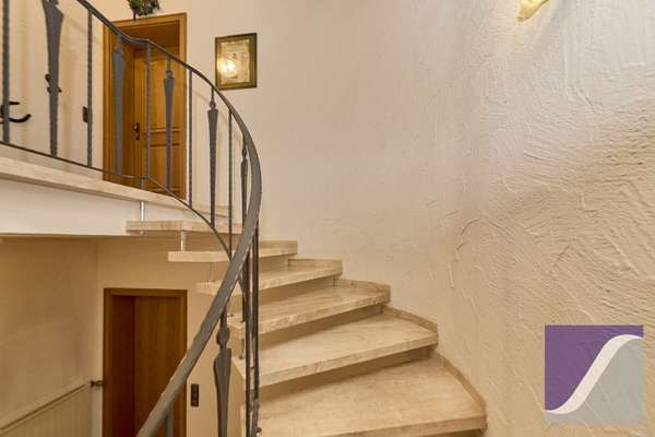 Veldenz: Zweifamilienhaus mit ELW und Fernblick