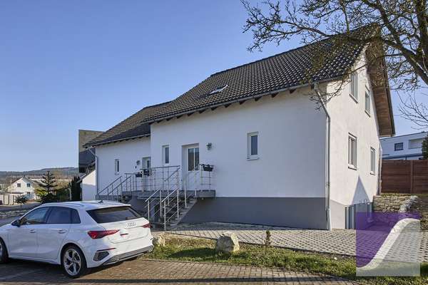 Morbach: Einfamilienhaus mit Garten und PKW-Stellplätzen