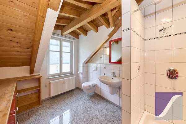 Lieser: 5-Zi.-Wohnung mit Dachterrasse und Fernblick