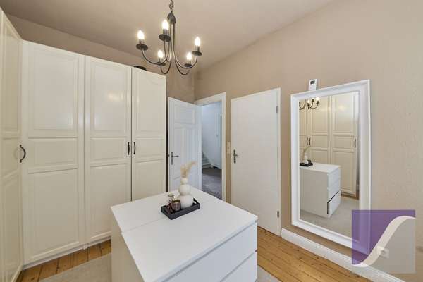 Ürzig: Wohnhaus mit 8 Zi., Panoramablick und Garten