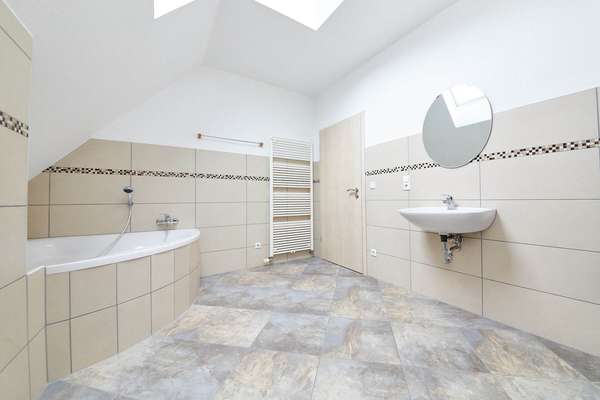 Bernkastel-Kues: Mehrfamilienhaus mit 7 PKW-Stellplätzen