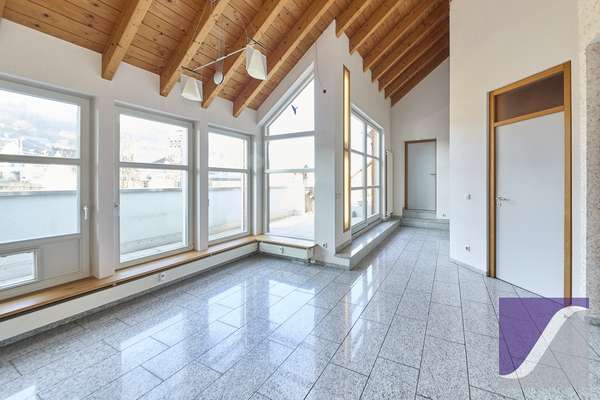 Lieser: 5-Zi.-Wohnung mit Dachterrasse und Fernblick