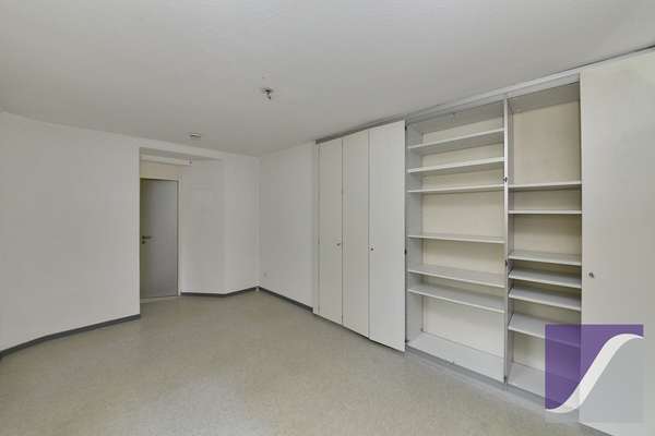 Mülheim: Zwei Häuser mit Garten und Parkplätzen zu einem Kaufpreis