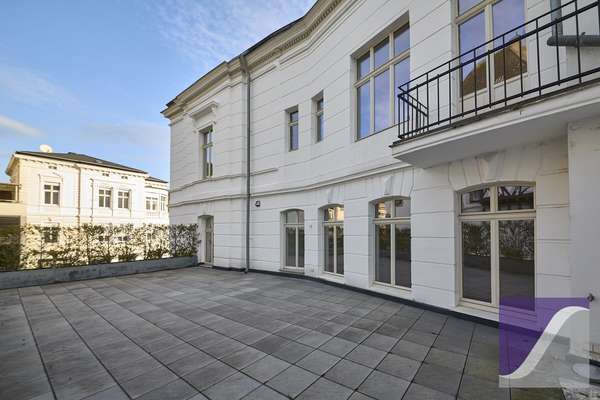 Bernkastel-Kues: „Villa Veltin“ - Imposantes Wohn- und Geschäftshaus an der Mosel