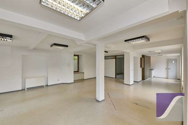 Mülheim: Zwei Häuser mit Garten und Parkplätzen zu einem Kaufpreis