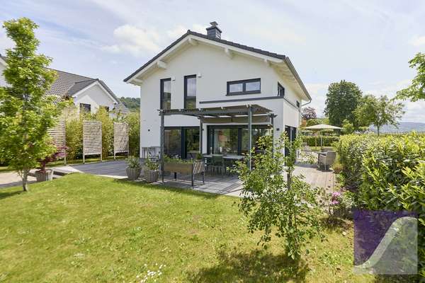 Köwerich: Exklusives Einfamilienhaus in traumhafter Weinbergslage