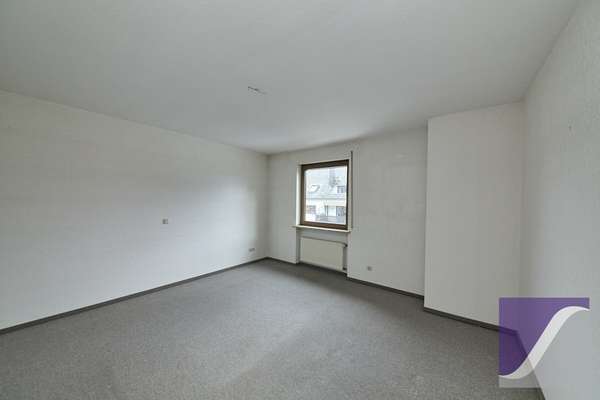 Zeltingen-Rachtig: 3-Zi.-Wohnung mit Moselblick und Garage