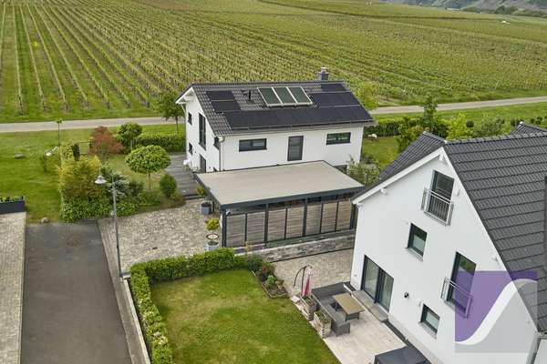 Köwerich: Exklusives Einfamilienhaus in traumhafter Weinbergslage