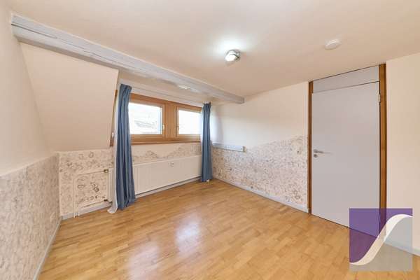 Lieser: 5-Zi.-Wohnung mit Dachterrasse und Fernblick