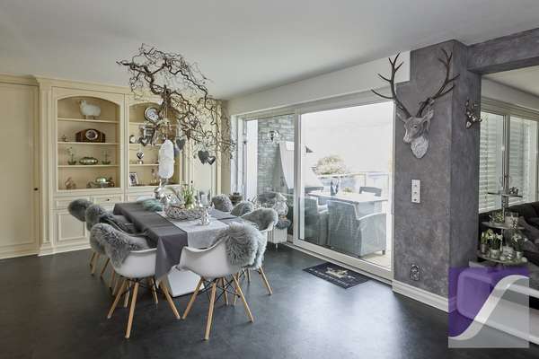 Bernkastel-Kues: Besonderes Anwesen mit parkartigem Garten und Garagen