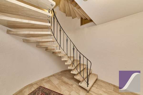 Veldenz: Zweifamilienhaus mit ELW und Fernblick