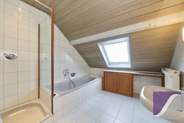 Lieser: 5-Zi.-Wohnung mit Dachterrasse und Fernblick