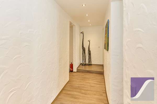 Bernkastel-Kues: Mehrfamilienhaus mit 7 PKW-Stellplätzen