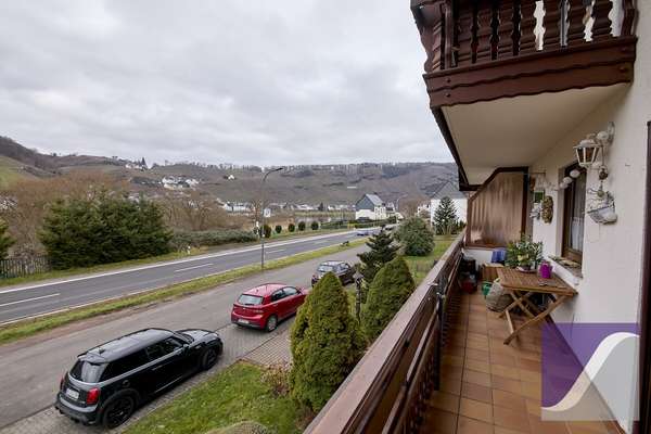 Zeltingen-Rachtig: 3-Zi.-Wohnung mit Moselblick und Garage