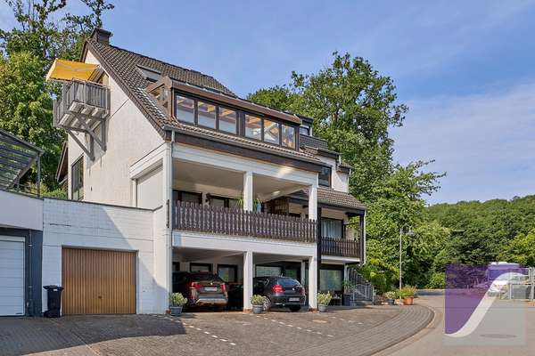 Bernkastel-Kues: Gepflegtes Mehrfamilienhaus mit Burg- und Fernblick