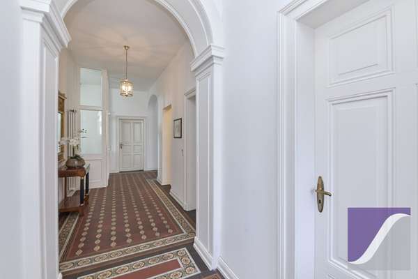 Bernkastel-Kues: „Villa Veltin“ - Imposantes Wohn- und Geschäftshaus an der Mosel