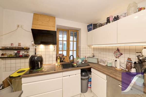 Zeltingen-Rachtig: Wohnhaus mit Balkon und PKW-Stellplatz