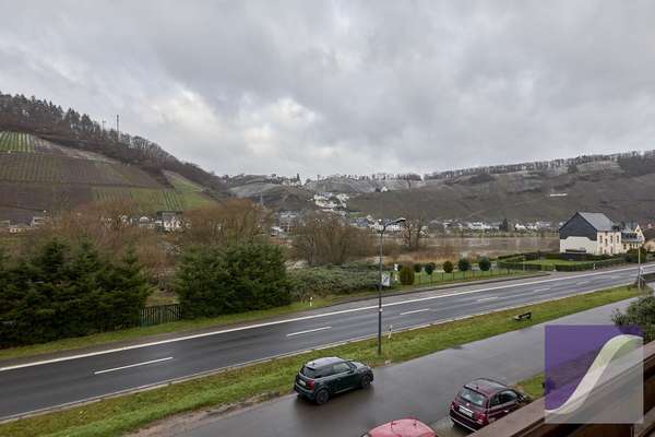 Zeltingen-Rachtig: 3-Zi.-Wohnung mit Moselblick und Garage