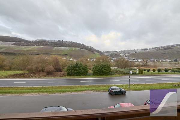 Zeltingen-Rachtig: 3-Zi.-Wohnung mit Moselblick und Garage