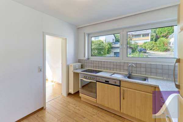 Bernkastel-Kues: Freistehendes Wohnhaus mit Doppelgarage und Garten