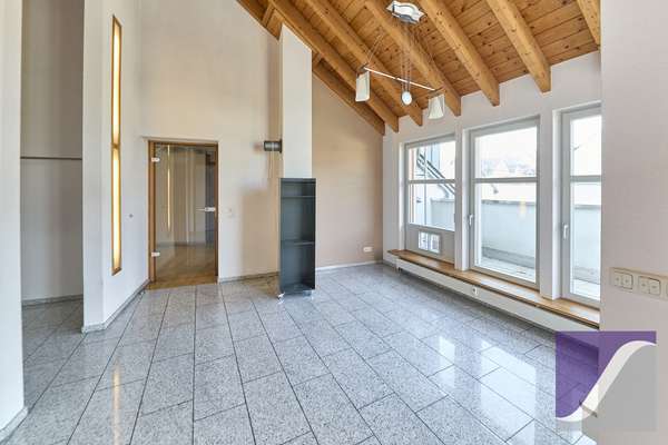 Lieser: 5-Zi.-Wohnung mit Dachterrasse und Fernblick