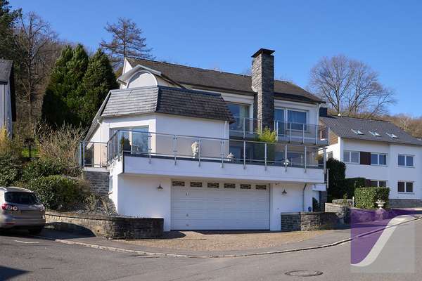 Bernkastel-Kues: Besonderes Anwesen mit parkartigem Garten