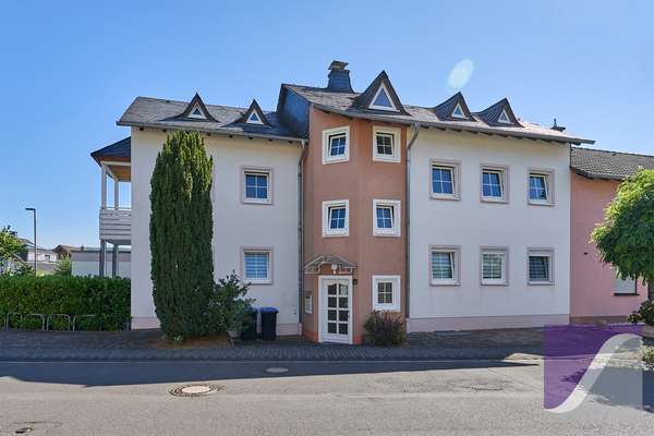 Bernkastel-Kues: MFH mit 5 Wohnungen, 2 Garagen und 3 PKW-Stellplätzen