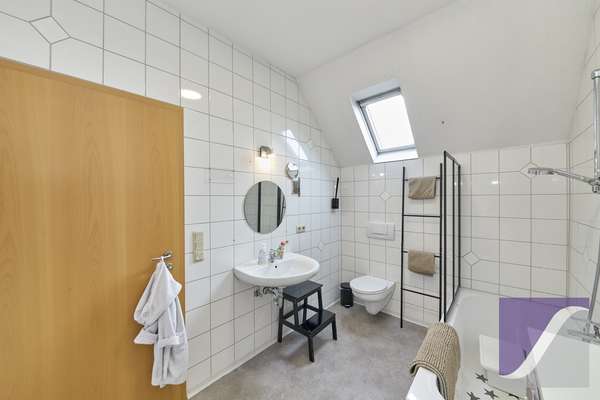 Ürzig: Wohnhaus mit 8 Zi., Panoramablick und Garten