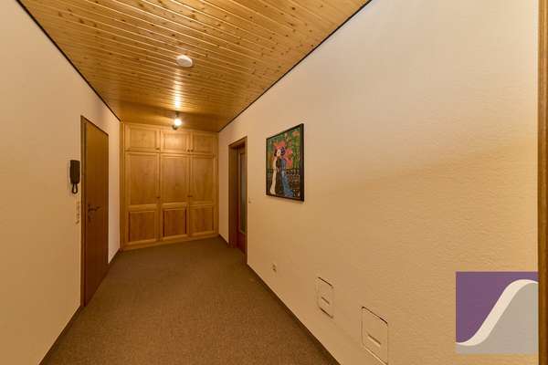 Veldenz: Zweifamilienhaus mit ELW und Fernblick