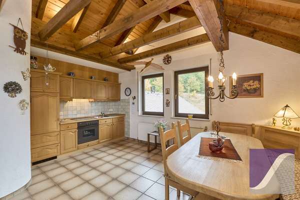 Veldenz: Zweifamilienhaus mit ELW und Fernblick