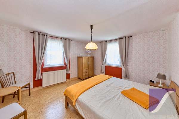 Zeltingen-Rachtig: Historisches Wohnhaus mit Freisitz und Moselblick