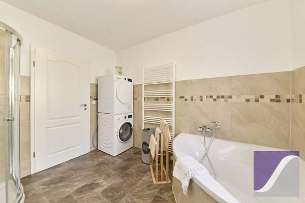 Bernkastel-Kues: Mehrfamilienhaus mit 7 PKW-Stellplätzen