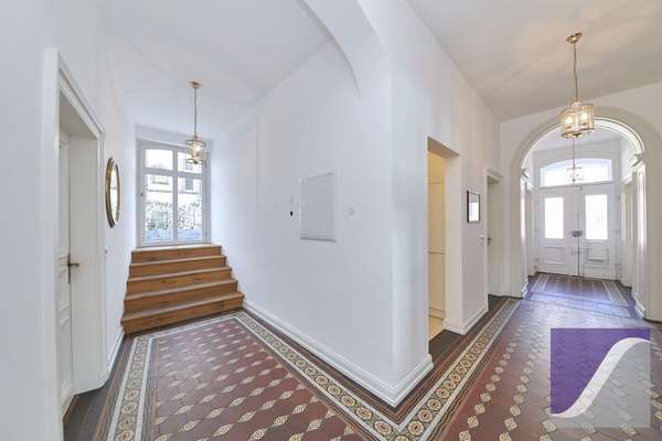 Bernkastel-Kues: „Villa Veltin“ - Imposantes Wohn- und Geschäftshaus an der Mosel