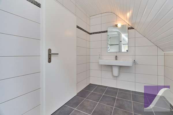 Bernkastel-Kues: Wohnhaus mit Garten und unverbaubarem Moselblick